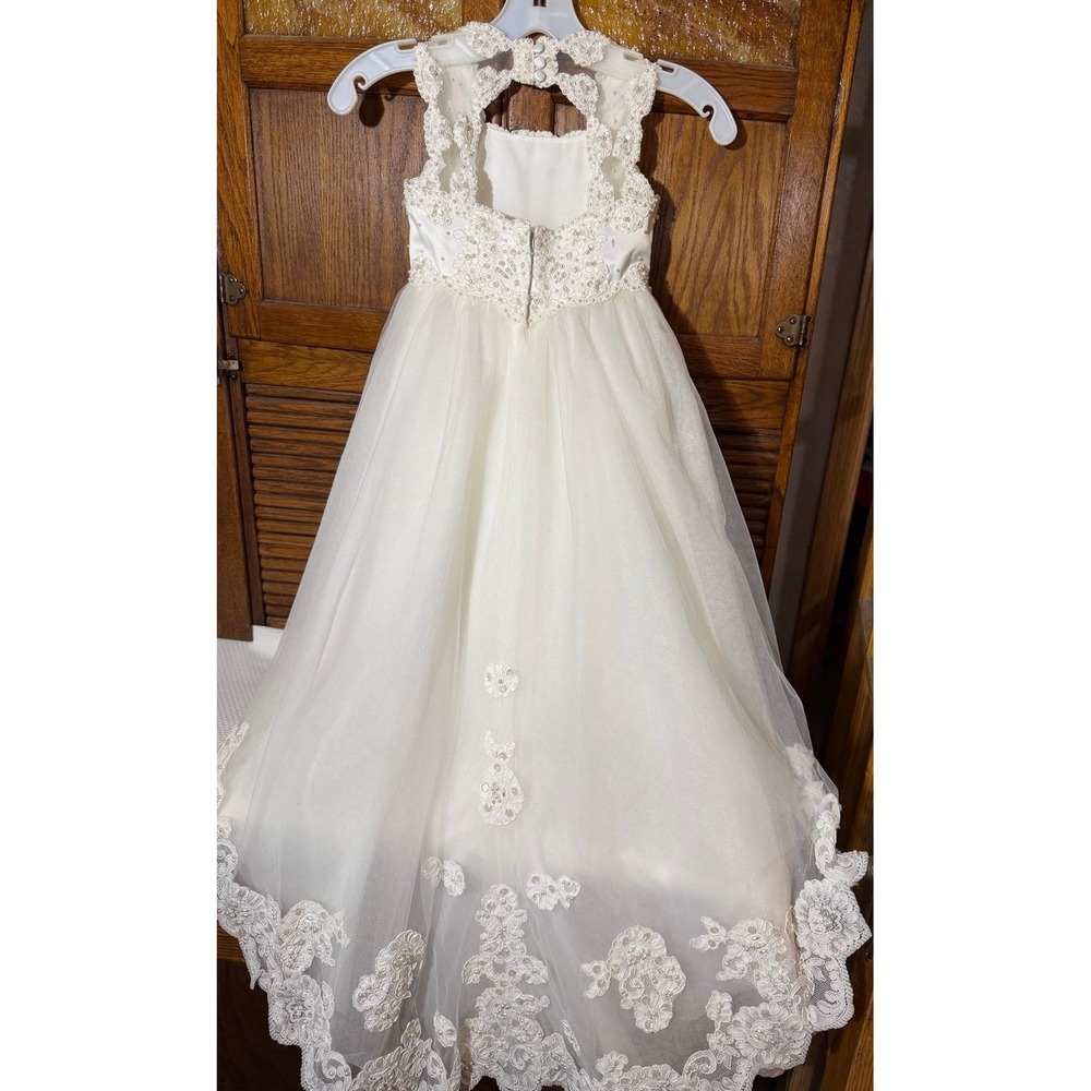 Michelangelo stunning flower girl dress Size 3. Ivory. David's Bridal - Picture 3 of 12